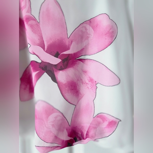 NWOT Alfani White Blouse with Pink Floral Design size MP - Picture 6 of 11